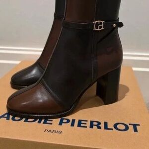 Chic Two-Tone Heeled Boots
